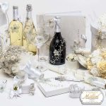 Wedding package accessories in the rear and splendor