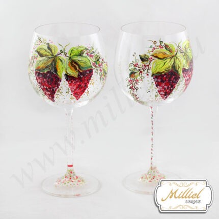 red-wine-cup-grapes