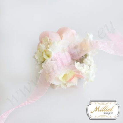 bride-bridesmaid-rose-and-white-hydrangea