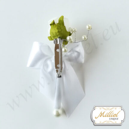 guest-house-white-rose-with-swarovski-crystal