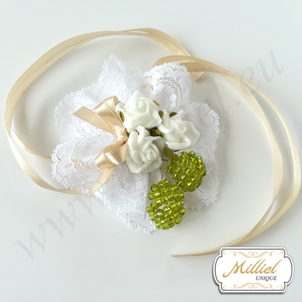 butterfly-button-green-leaf-with-white-roses butterfly-button-green-leaf-with-white-roses