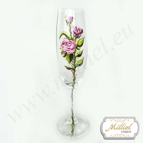 chasha-za-bqlo-vino-rozova-eustoma chasha-za-bqlo-vino-rozova-eustoma