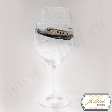 chasha-za-vino-universal-samolet-PC-12